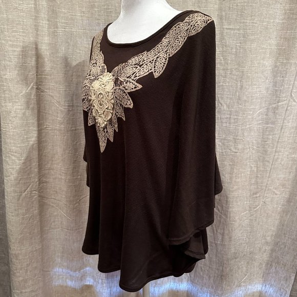 NWT Bay Studio Embroidered Brown Batwing Sleeve Poncho-Style Top Petite Medium - Picture 9 of 14